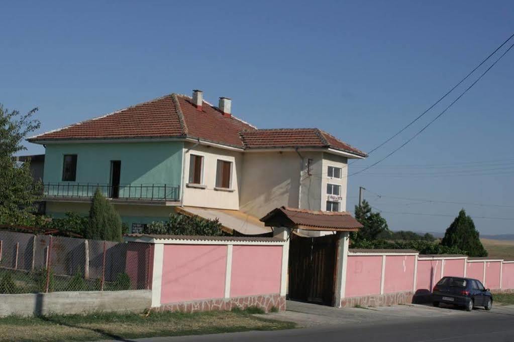 Guest House Edelvais Dwie Mogiły Zewnętrze zdjęcie